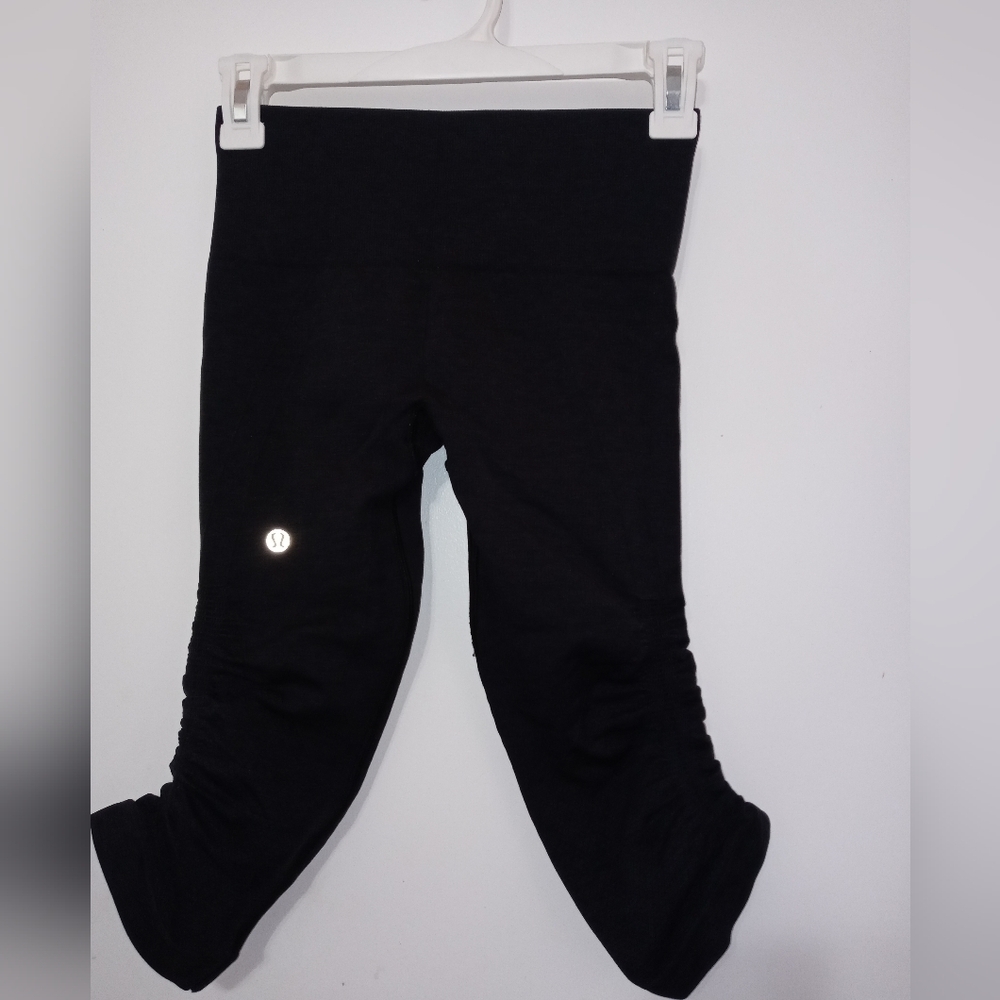 Lululemon In The Flow High Waisted Ruched Cropped Athletic leggings Size 2